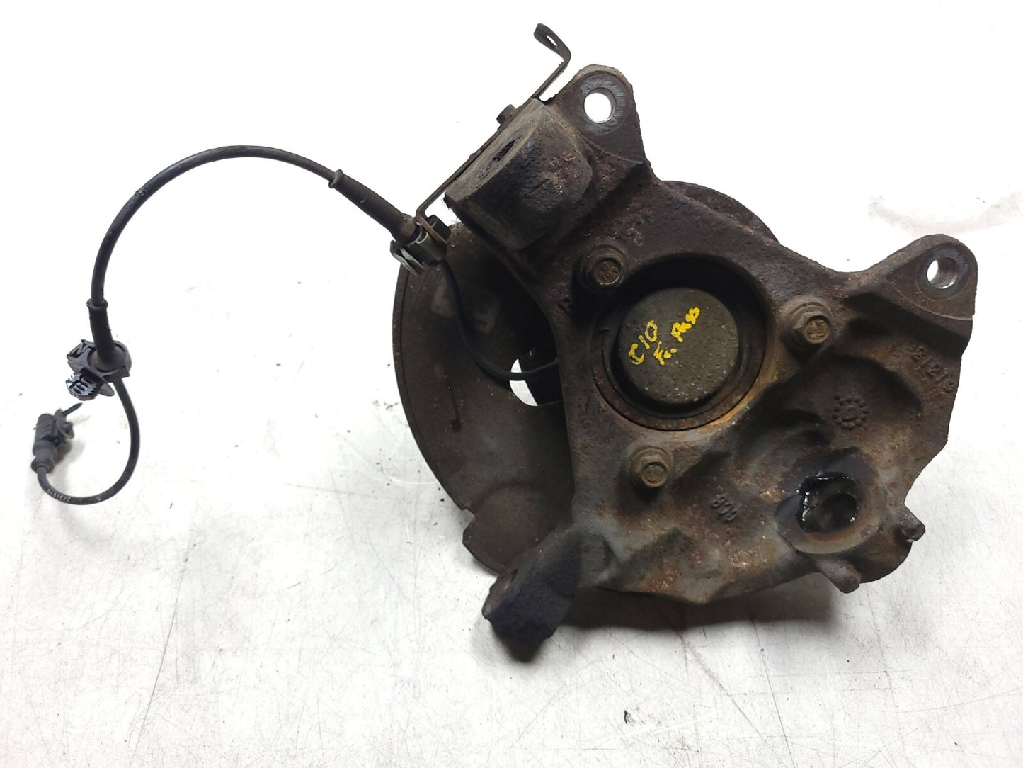 2013 Chevrolet Suburban Front Spindle Knuckle Wheel Hub Passenger Side Right OEM