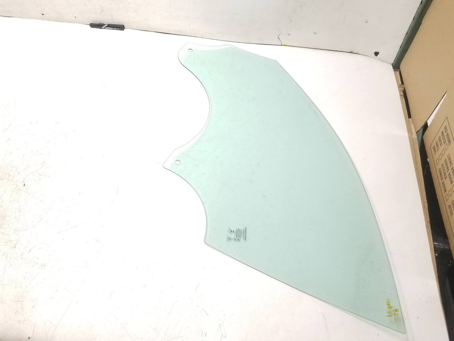 2017 Jaguar Xe Right Passenger Door Glass OEM T4n39290