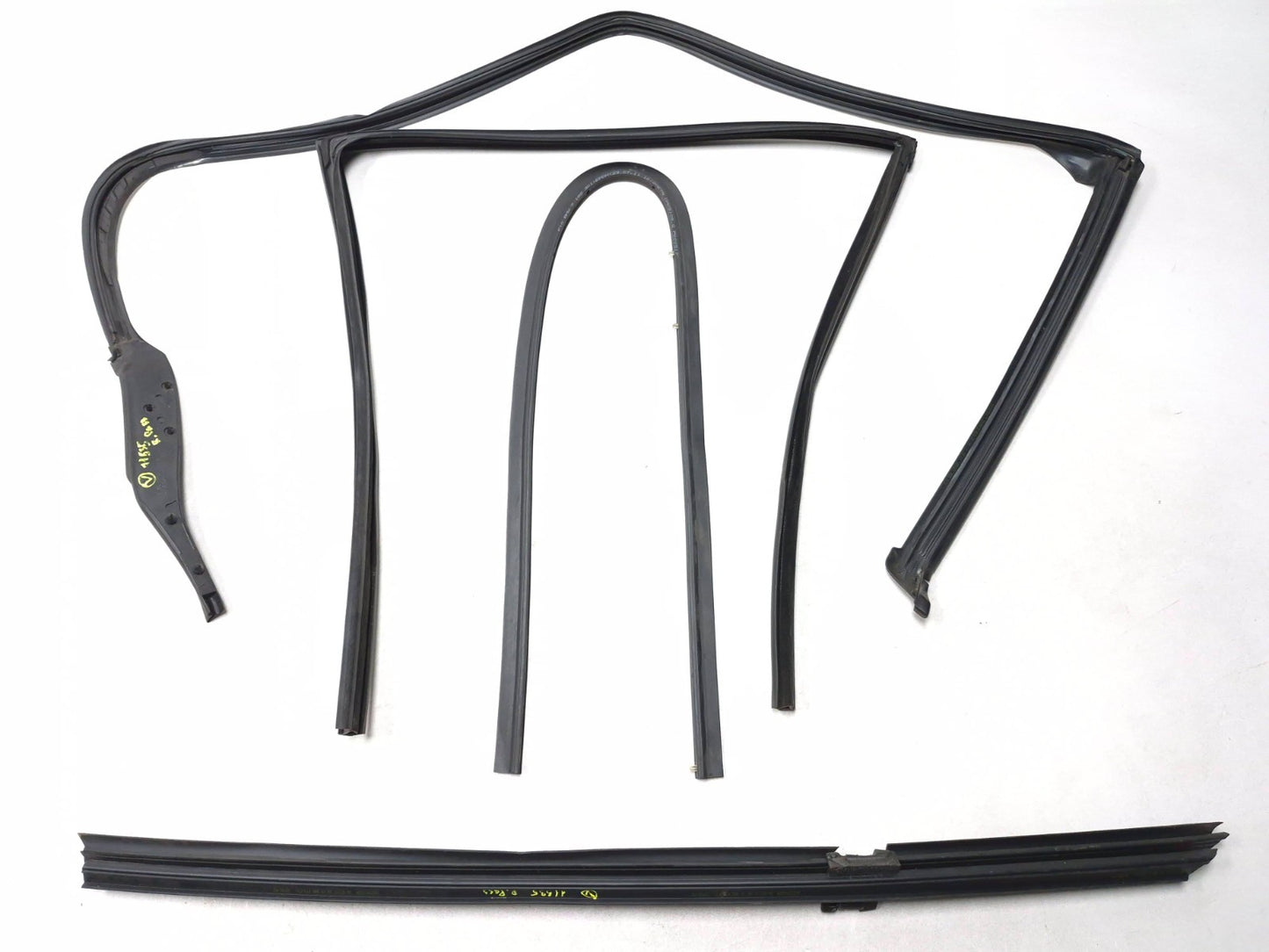 2011 BMW 535i F10 Rear Door Window Belt &weatherstrip Seal Passenger Side Rh OEM