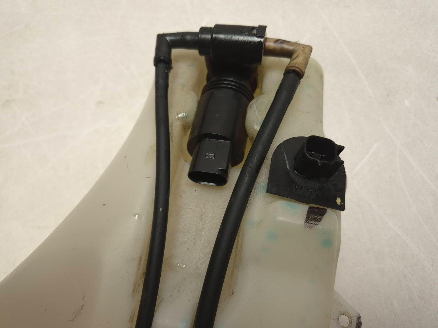 2017 Dodge Journey Windshield Washer Fluid Reservoir 5116307ab OEM