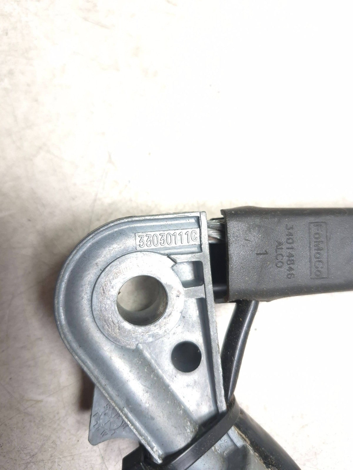 2007 Lincoln Navigator Front Driver Seat Belt Buckle OEM