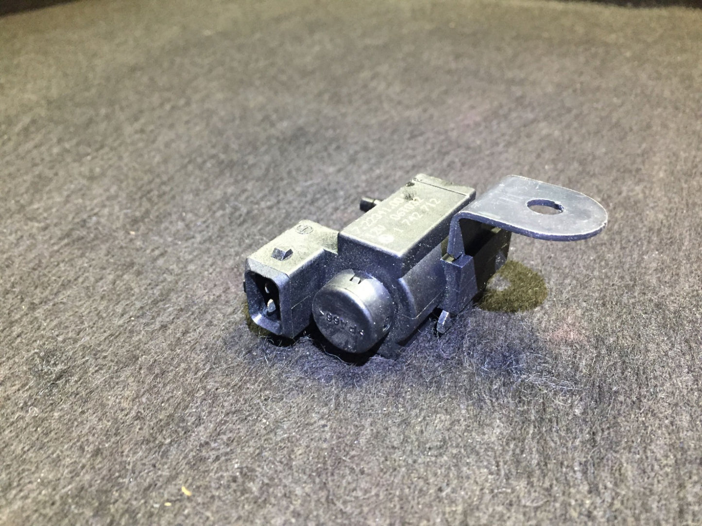 06 07 08 09 10  BMW X3 E83 Vacuum Control Valve	1742712 OEM D34