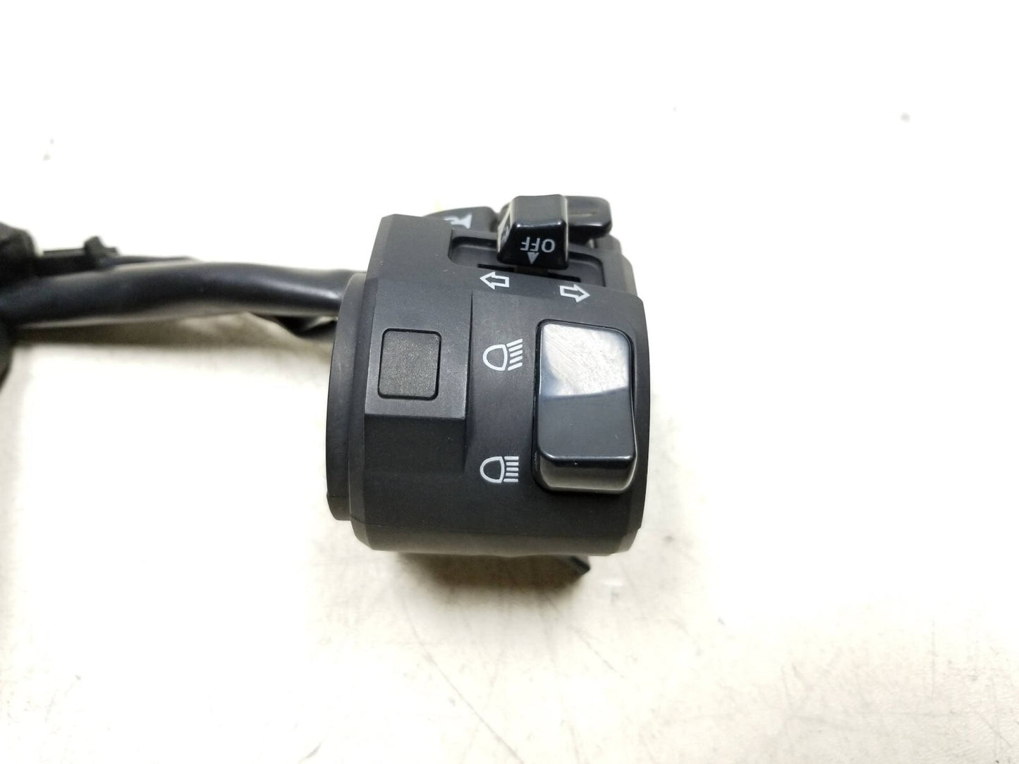 20 - 24 Benelli 302s Handlebar Left Turn Signal Switch Control OEM 1609 Miles