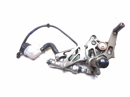 2016 Yamaha Yzf R3 Right Footrest W/ Rear Brake Cylinder W/ Pedal Assy OEM