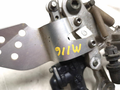 2002 Yamaha Yzf-r6 Rear Brake Master Cylinder & Right Footrest W/brake Pedal OEM