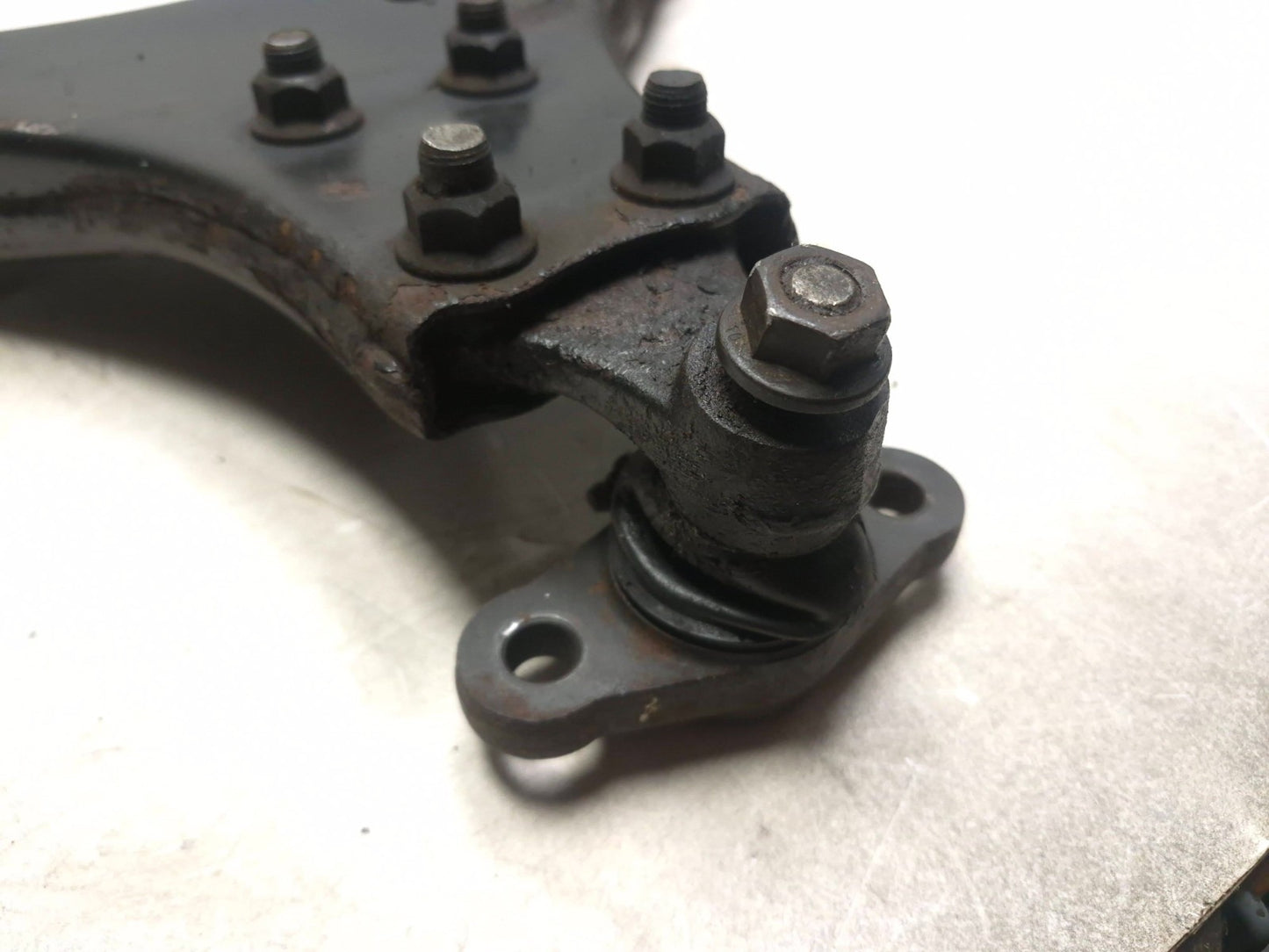 2008 Hyundai Tucson Front Left & Right Lower Control Arm Pair OEM