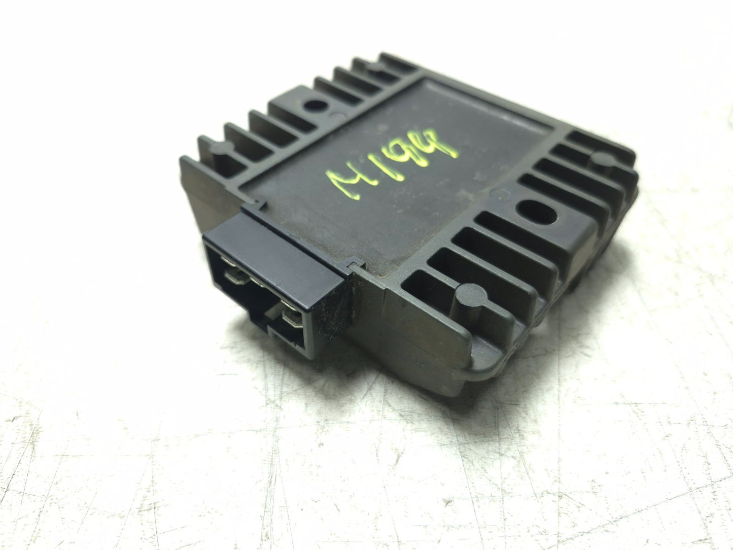 2009 Yamaha Fz6r Voltage Regulator Rectifier OEM