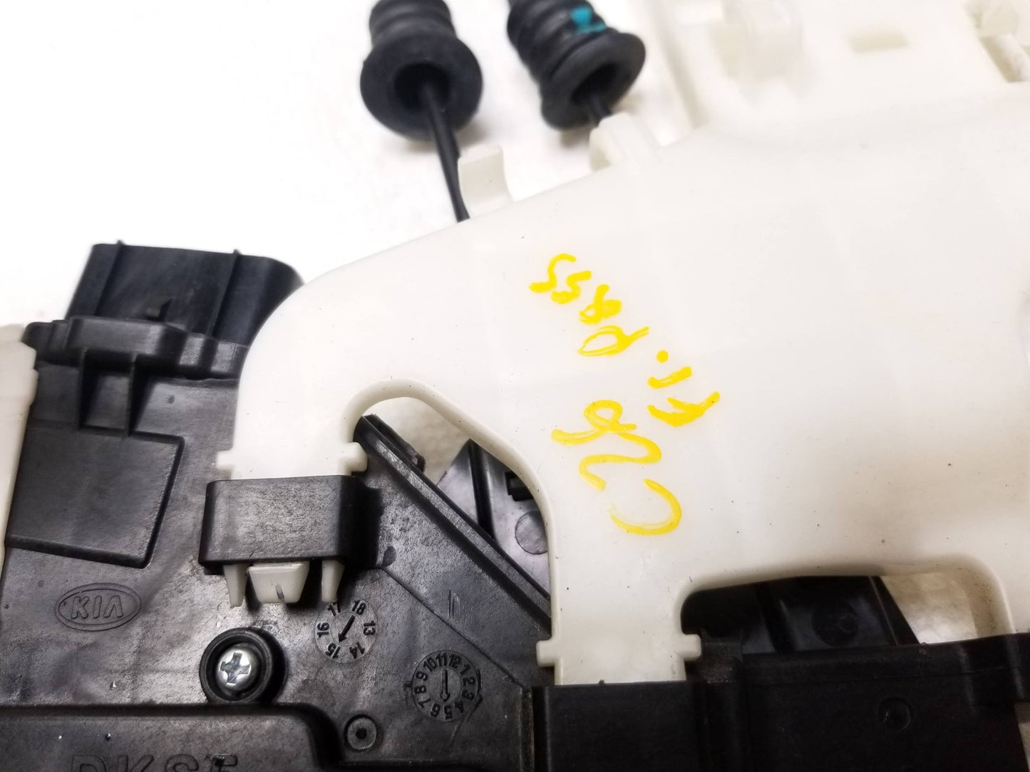 2014 - 2019 Kia Soul Door Lock Actuator Front Passenger Side Right OEM