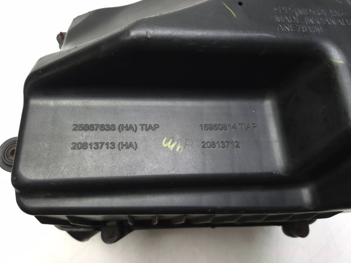 2010 Chevrolet Equinox Air Box Cleaner Filter Housing 2.4l OEM