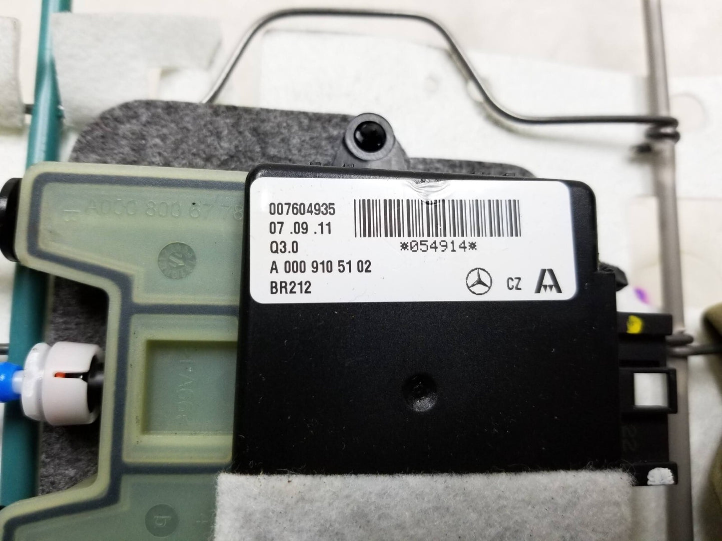 10-16 Mercedes W212 E350 Front Upper Seat Cushion Bladder Bolster Passenger OEM