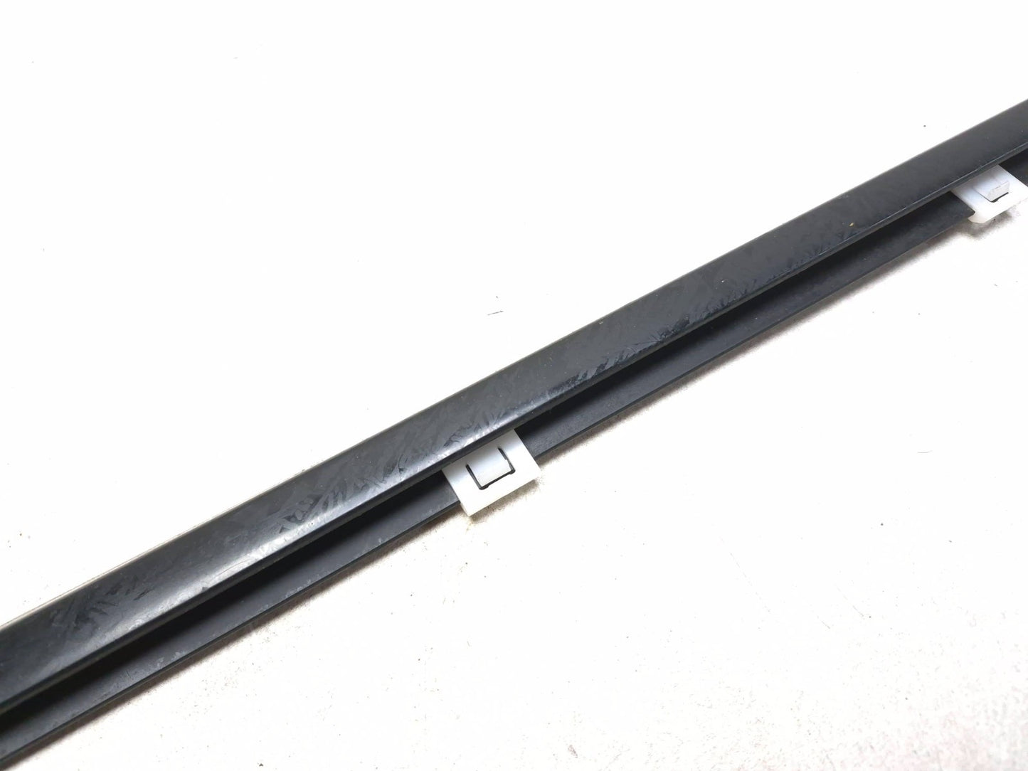 2009 Hyundai Sonata Rear Door Window Belt Molding Passenger Side Right OEM