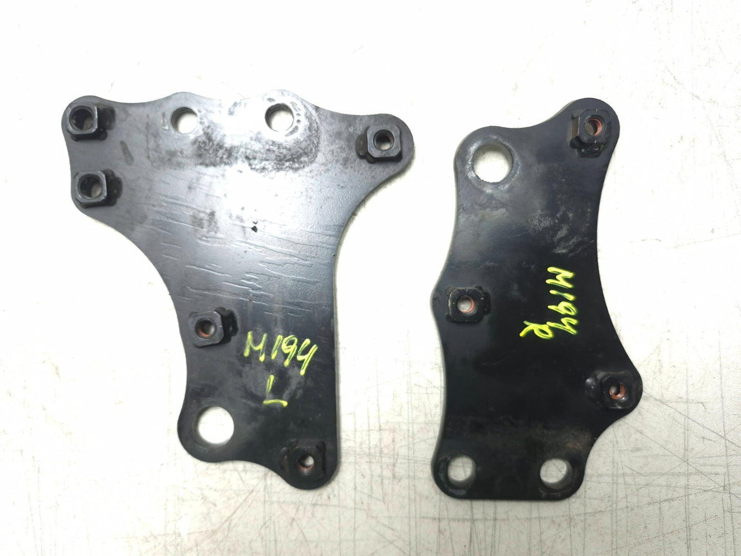 2009 Yamaha Fz6r Front Foot Peg Support Mount Bracket Left & Right OEM