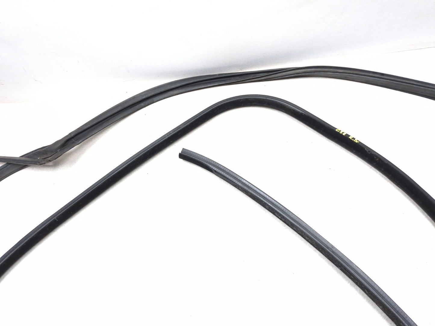 2018 Chrysler 300 Front Door Weatherstrip Seal Driver Side Left 2pcs OEM