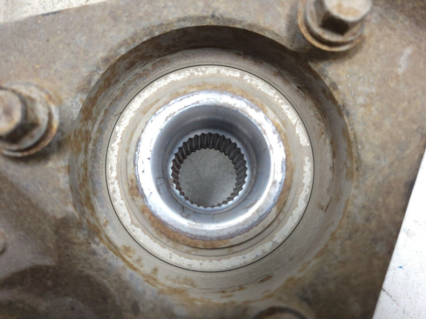 14-19 Chevrolet Silverado 1500 Front Spindle Knuckle Wheel Hub Passenger Rh OEM