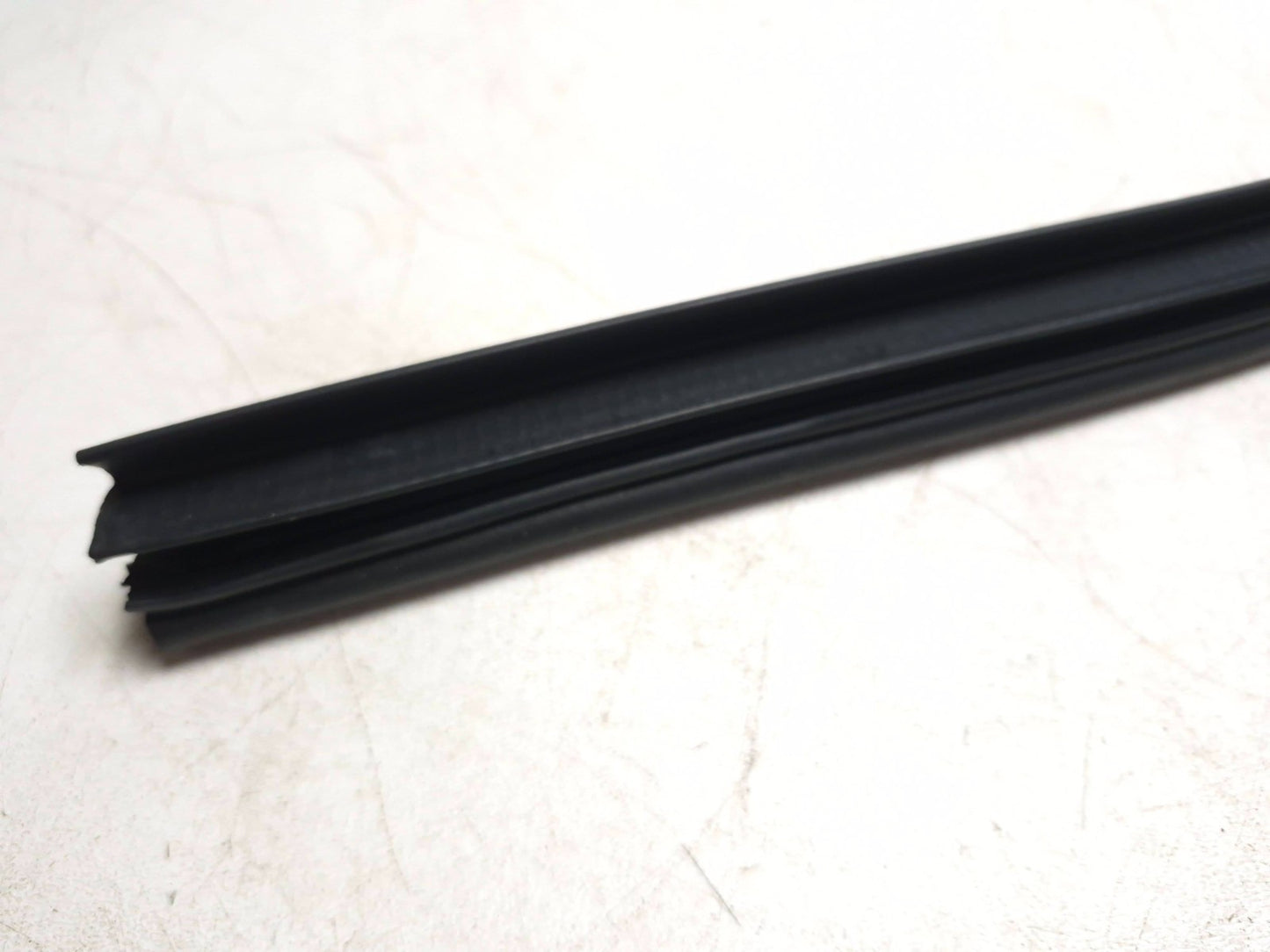 2013 Hyundai Genesis Door Weatherstrip Front Passenger Side Right OEM