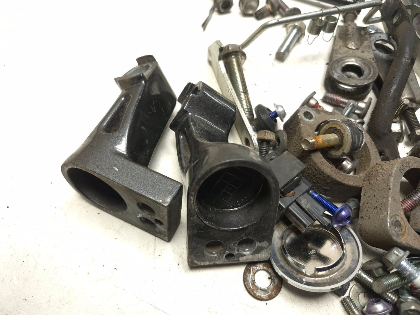 2007 Kawasaki Ninja 250 Ex250 F Misc Bolt & Hardware Bracket OEM