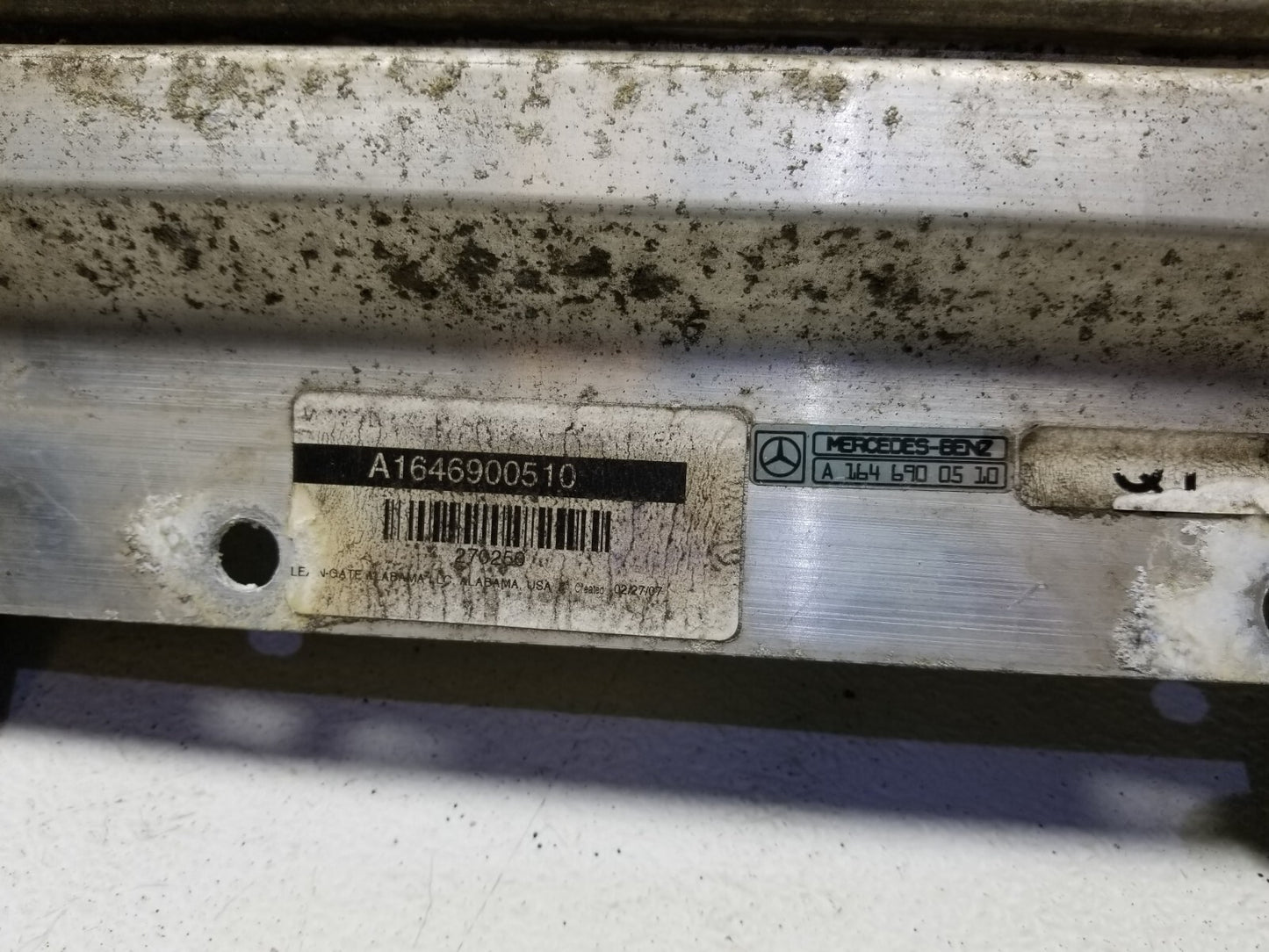 2007 Mercedes Ml500 Running Board Bracket Driver Side Left OEM