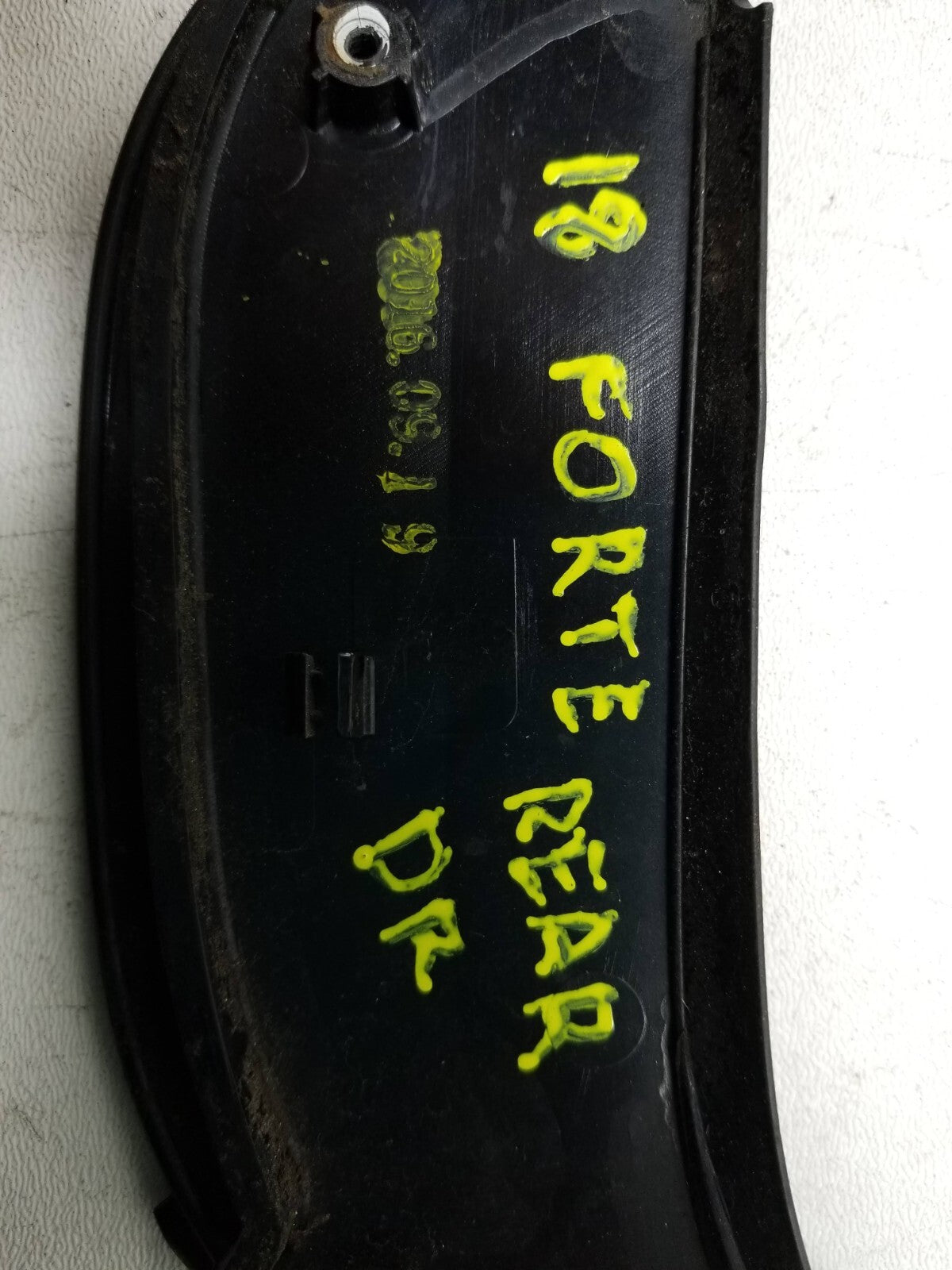 14 - 18 Kia Forte Window Belt Trim Molding Door Rear Driver Side Left OEM