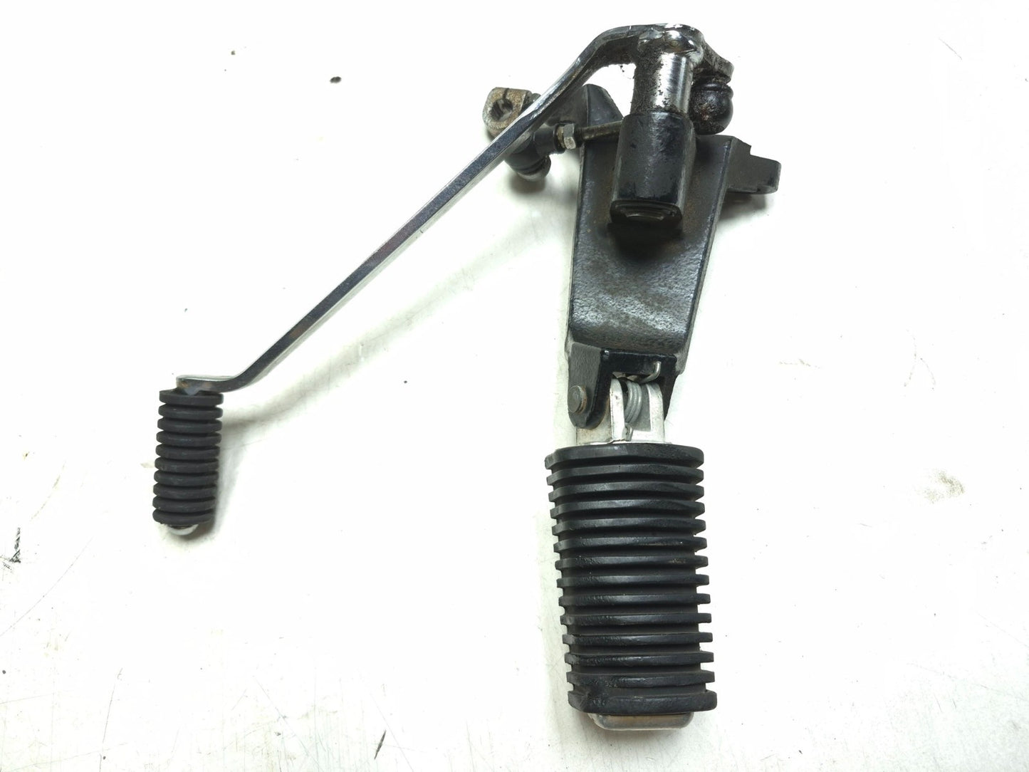 2004 Suzuki Intruder Volusia Vl800 Left Footrest W/ Gear Sift Lever OEM