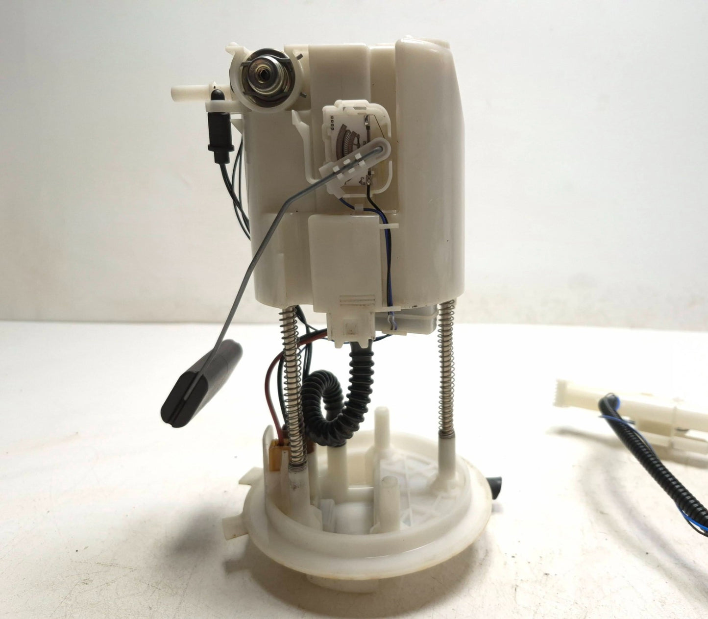 2015 Nissan Juke Fuel Pump Assembly OEM