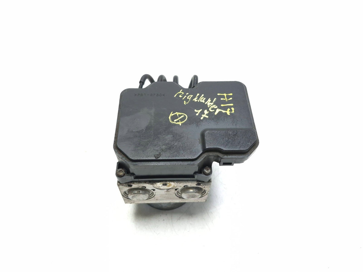 2017 Toyota Highlander ABS Anti Lock Brake Pump OEM