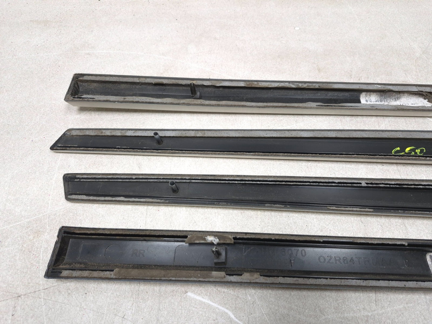 2013 Dodge Grand Caravan Door Molding 4pcs Oem✅