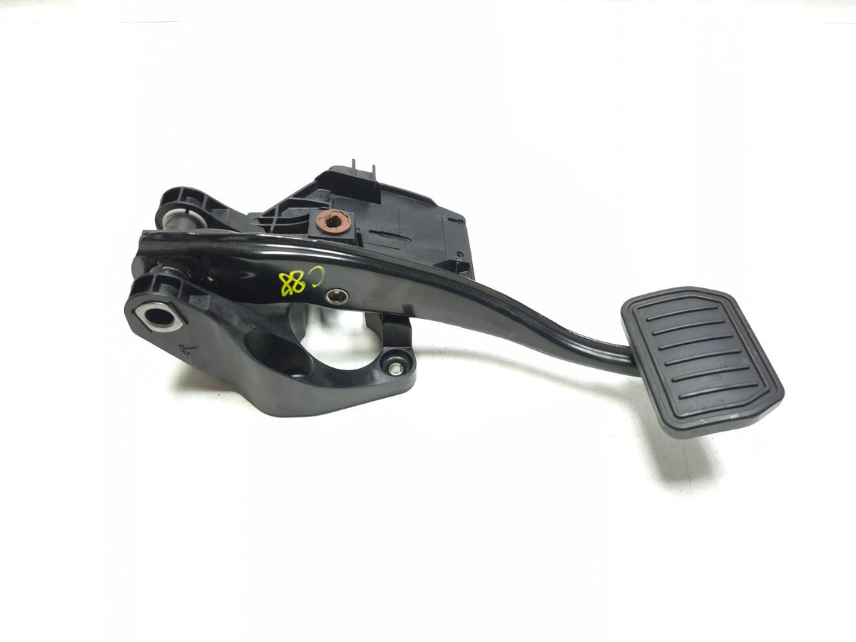 2018 Tesla Model 3 Brake Pedal 1044691-00-d OEM