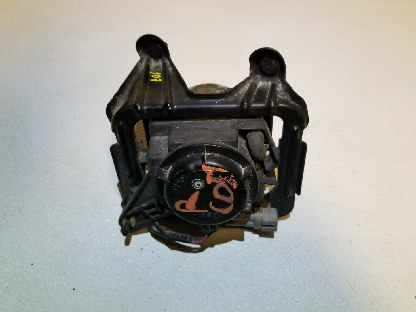 00 01 02 03 04 05 Toyota Celica Passenger Fog Light Lamp OEM #107