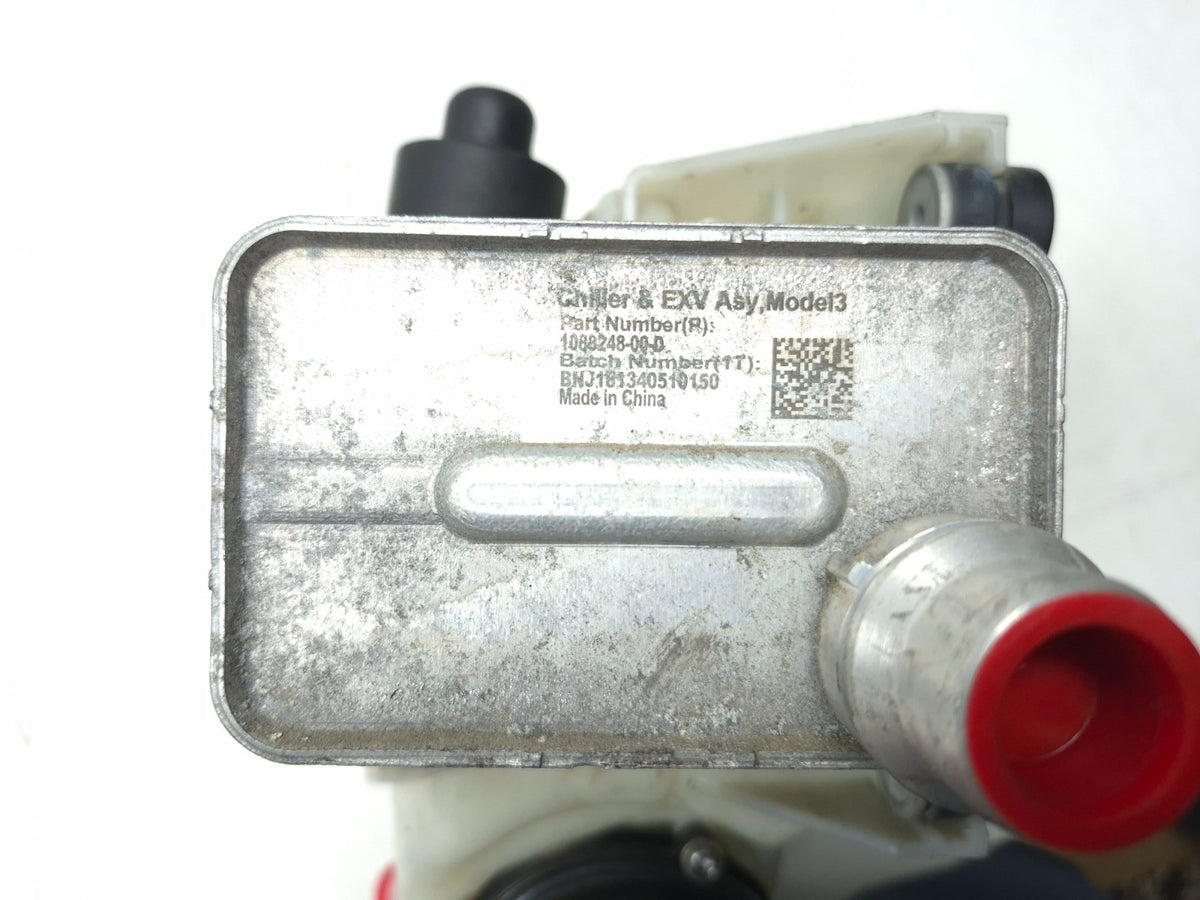 2018 Tesla Model 3 Coolant Reservoir Expansion Tank W/ Pump 1097015-00-k OEM