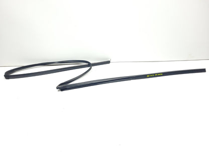 2009 Mazda Cx-7 Front Passenger Door Window Molding 2pcs W/ Weatherstrip OEM