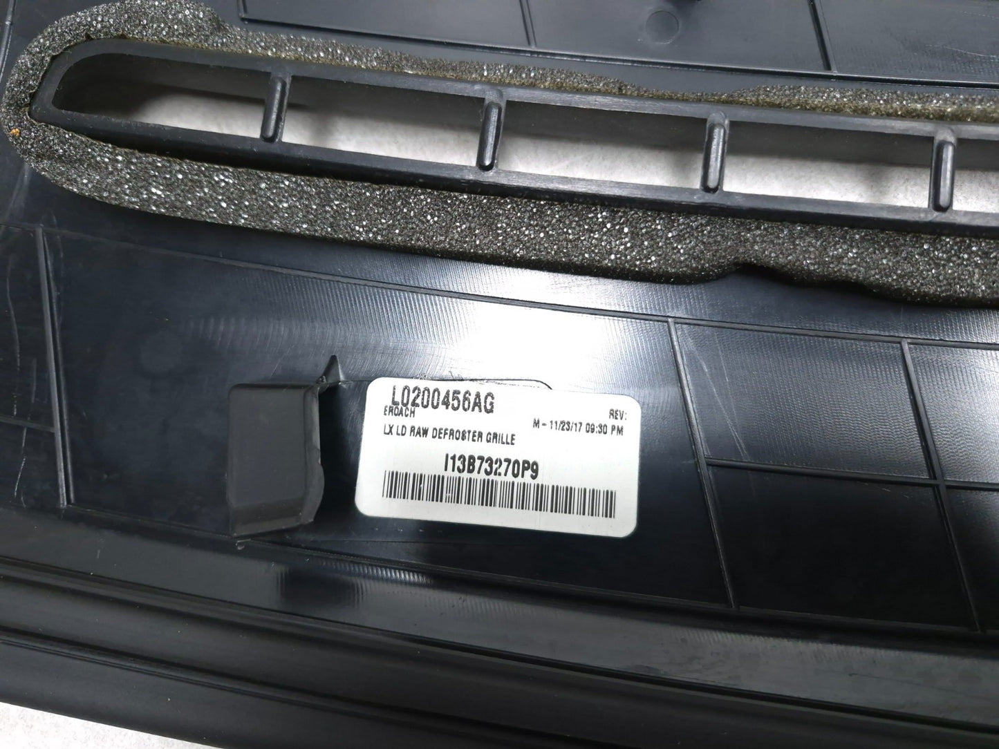 2018 Chrysler 300 Limited AWD Defrost Vent Panel OEM