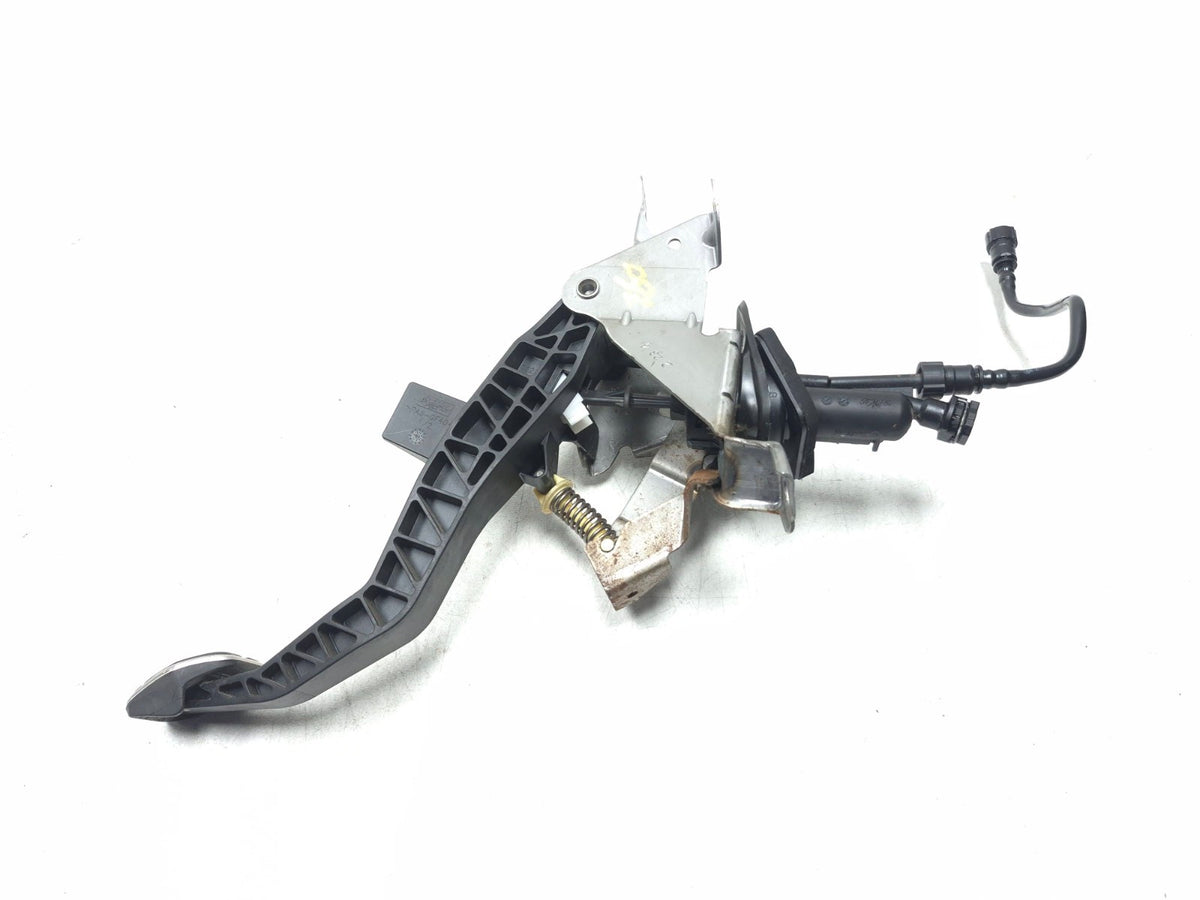 2013 Ford Focus St 2.0l Clutch Pedal W/master Cylinder Cv61-7b633-ga OEM