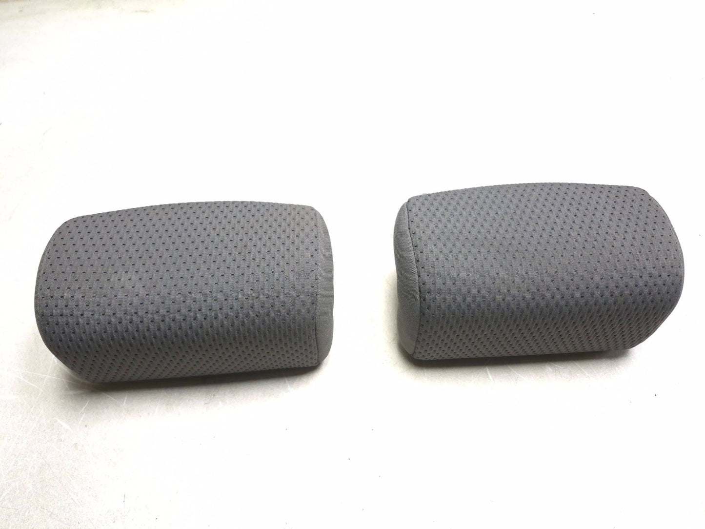 2008 Hyundai Tucson Rear Left & Right Side Seat Headrest Pair OEM