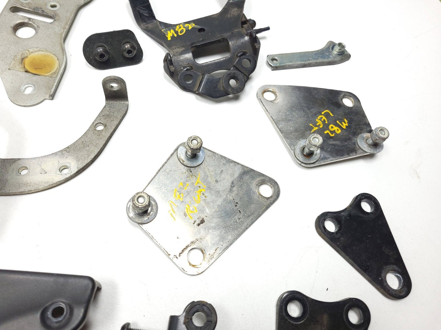 2007 Yamaha Xvs 1300 V-star Holder & Bracket 21 Pcs OEM