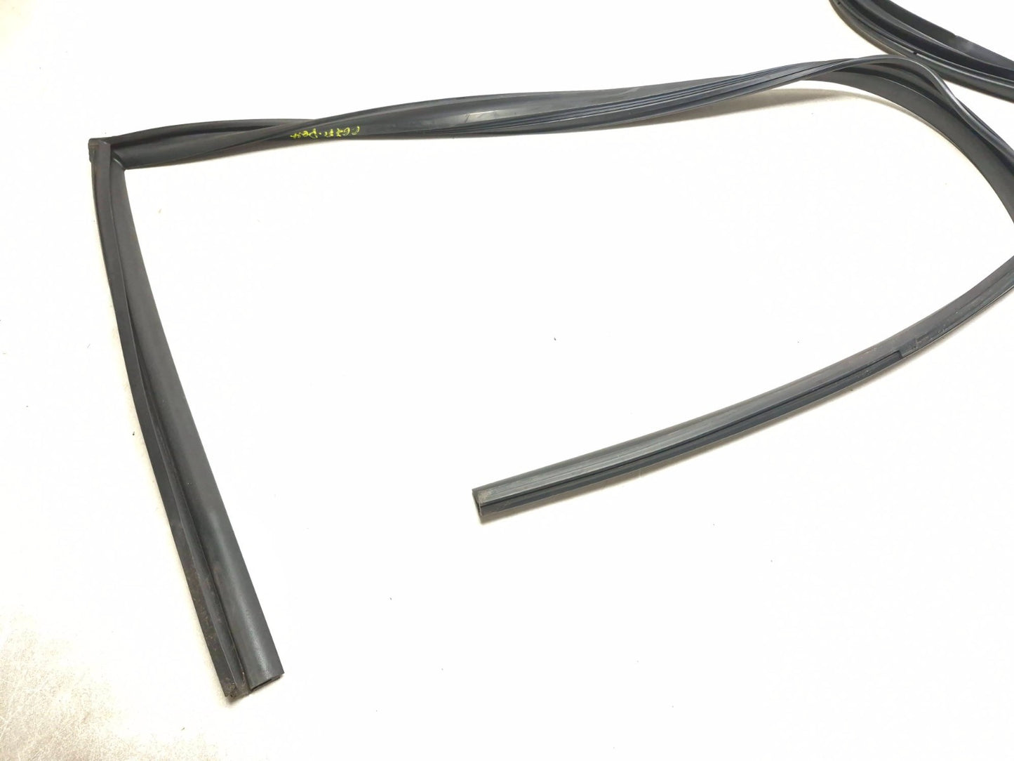 2018 Hyundai Sonata Front Door Weatherstrip Seal Passenger Side Right 3pcs OEM