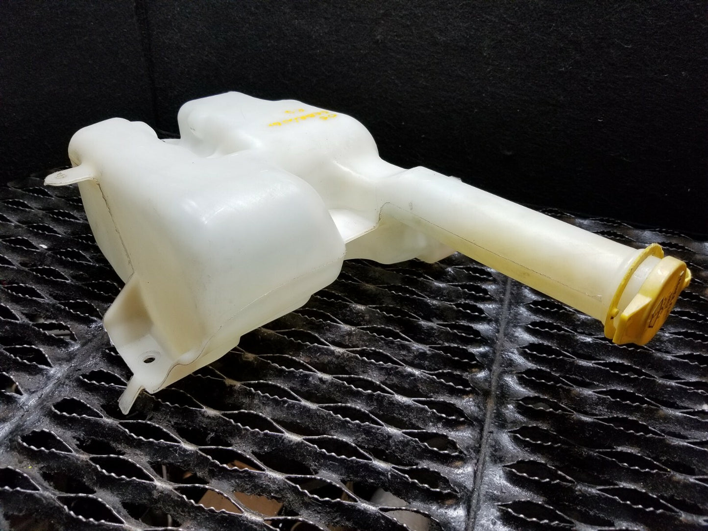 04 05 06 Chrysler Sebring Convertible Windshield Washer Tank Reservoir OEM