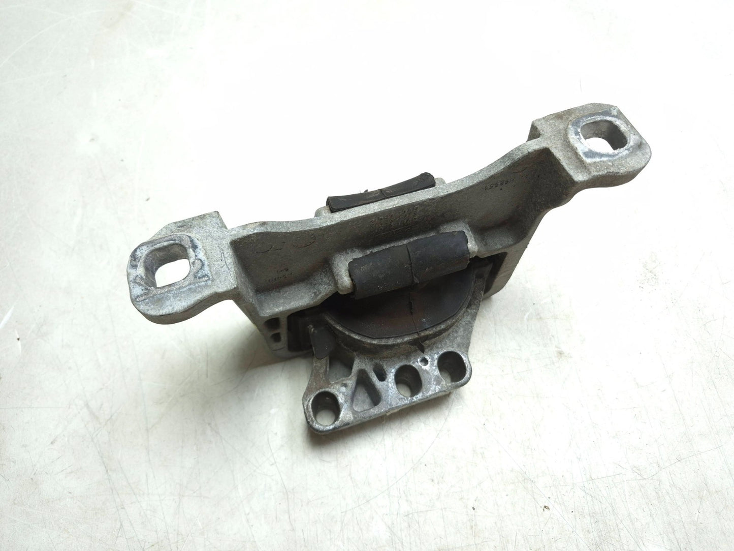 2017 Ford Focus St Engine Mount Bracket Passenger Side Right  OEM