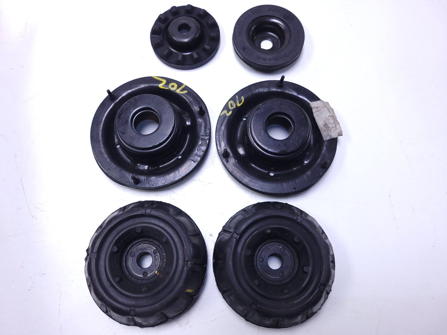 2020 Hyundai Venue Front Coil Spring 2pcs W/ Insulator & Strut Mount OEM