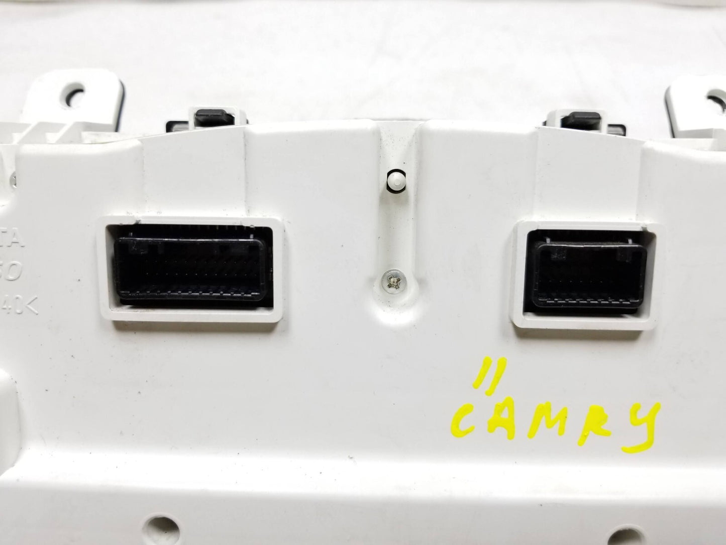 2010-2011 Toyota Camry Speedometer Instrument Cluster Gauges  2.5l OEM