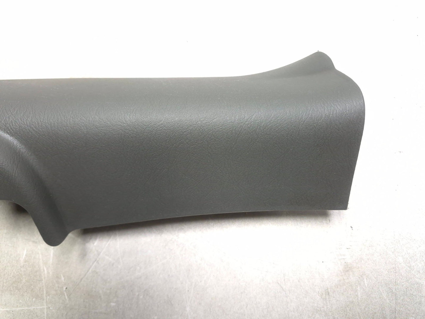2008 Hyundai Tucson Left & Right Front Door Sill Scuff Plate Pair OEM