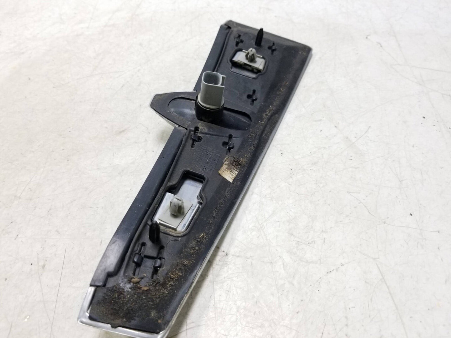 2010- 2012 Cadillac SRX Front Side Fender Marker Light Repeater Panel Right  OEM