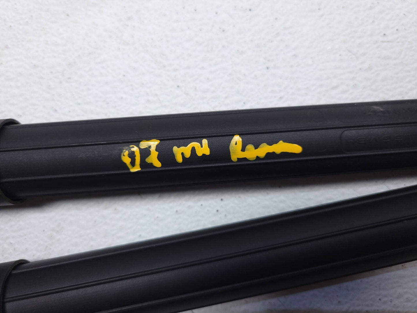 2007 Mercedes Ml500 Rear Trunk Lid Shock Strut Support Pair OEM