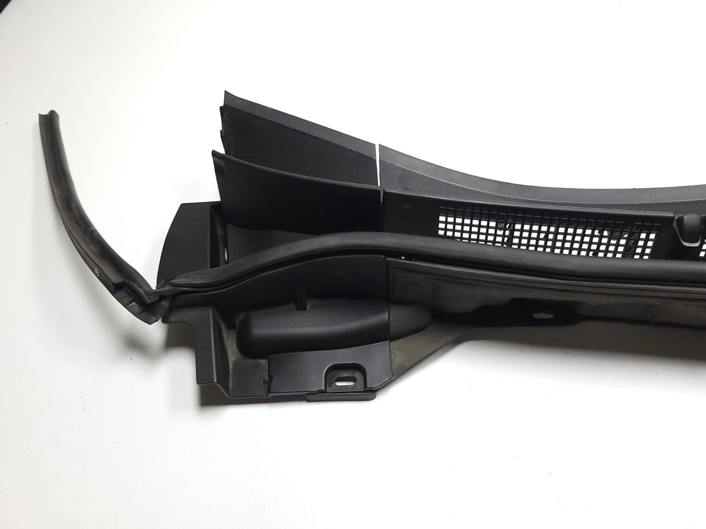 2010 - 2015 Mazda Cx-9 Front Windshield Wiper Cowl Trim OEM
