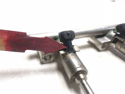 2015 Nissan Juke Fuel Rail W/ Injectors OEM