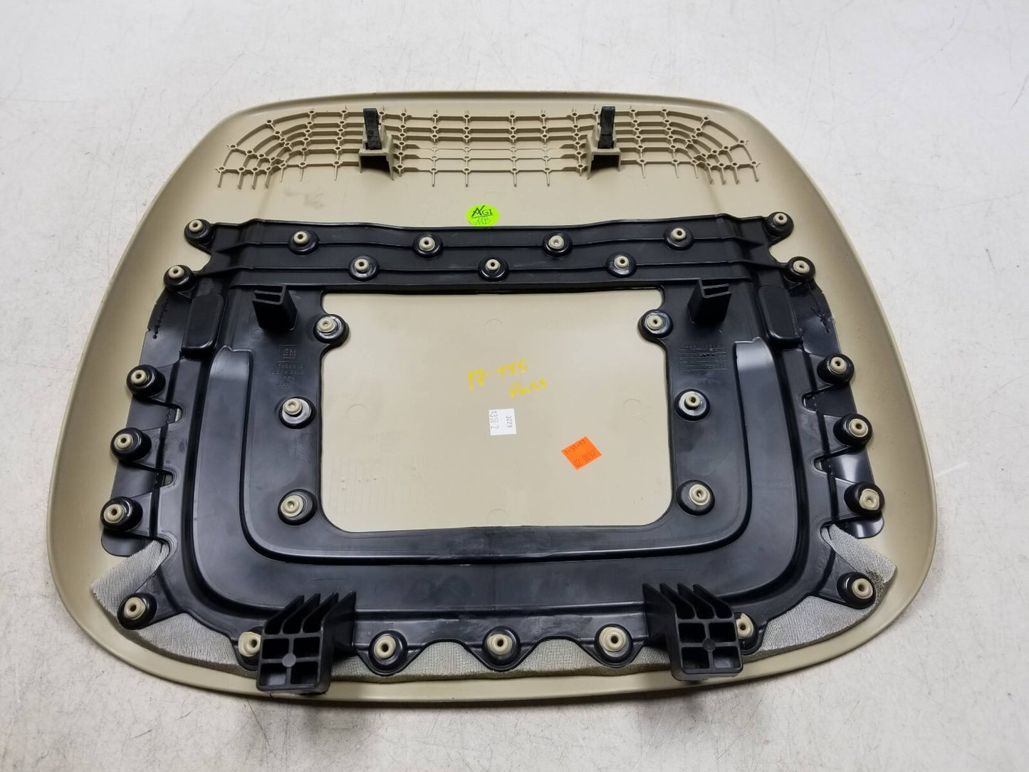 17 - 19 Cadillac Xt5 Front Seat Trim Cover Panel Front Passenger Side Right OEM