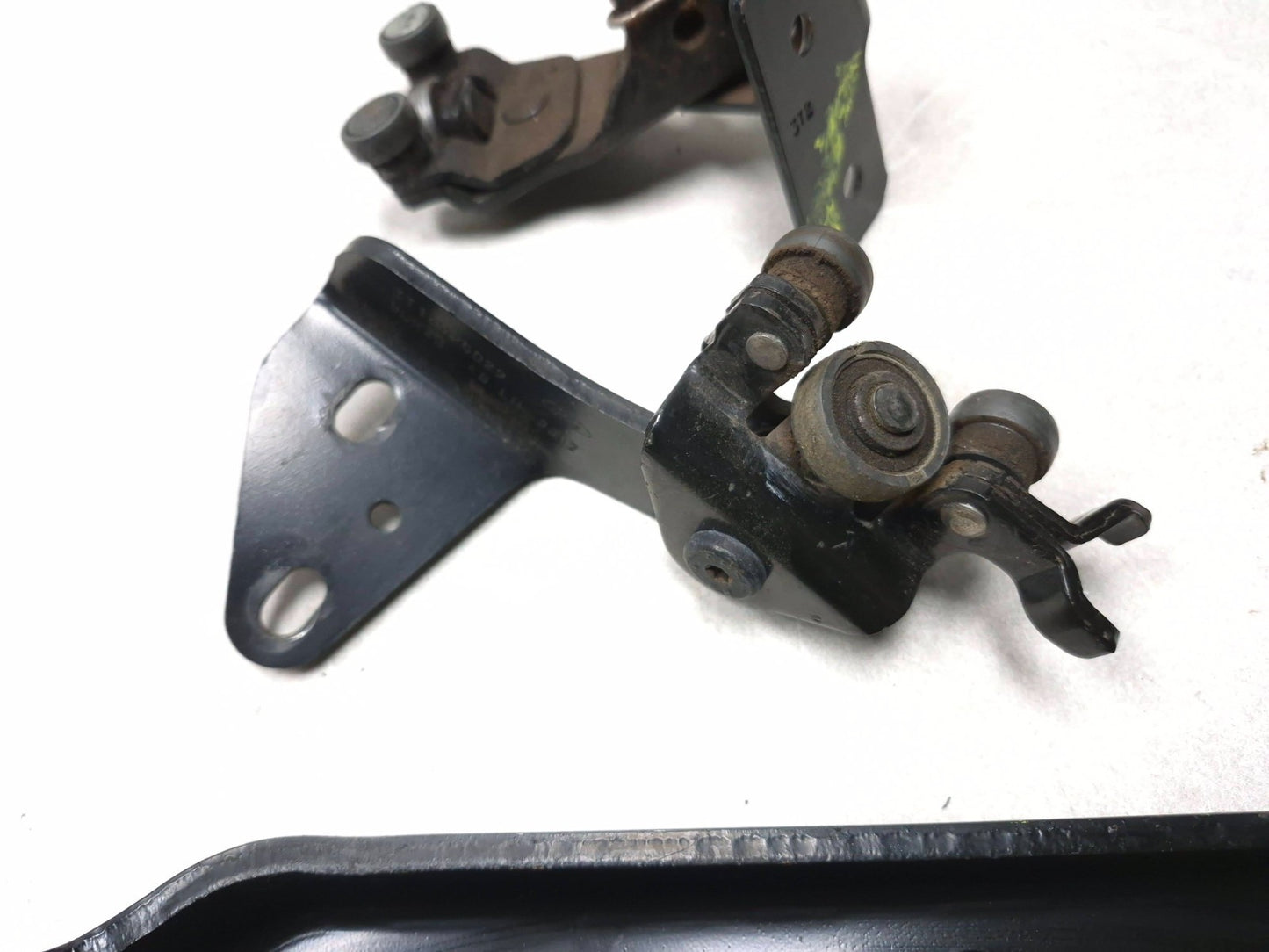 2013 Ford Transit Connect Rear Sliding Door Hinge Roller Driver Side Lh OEM