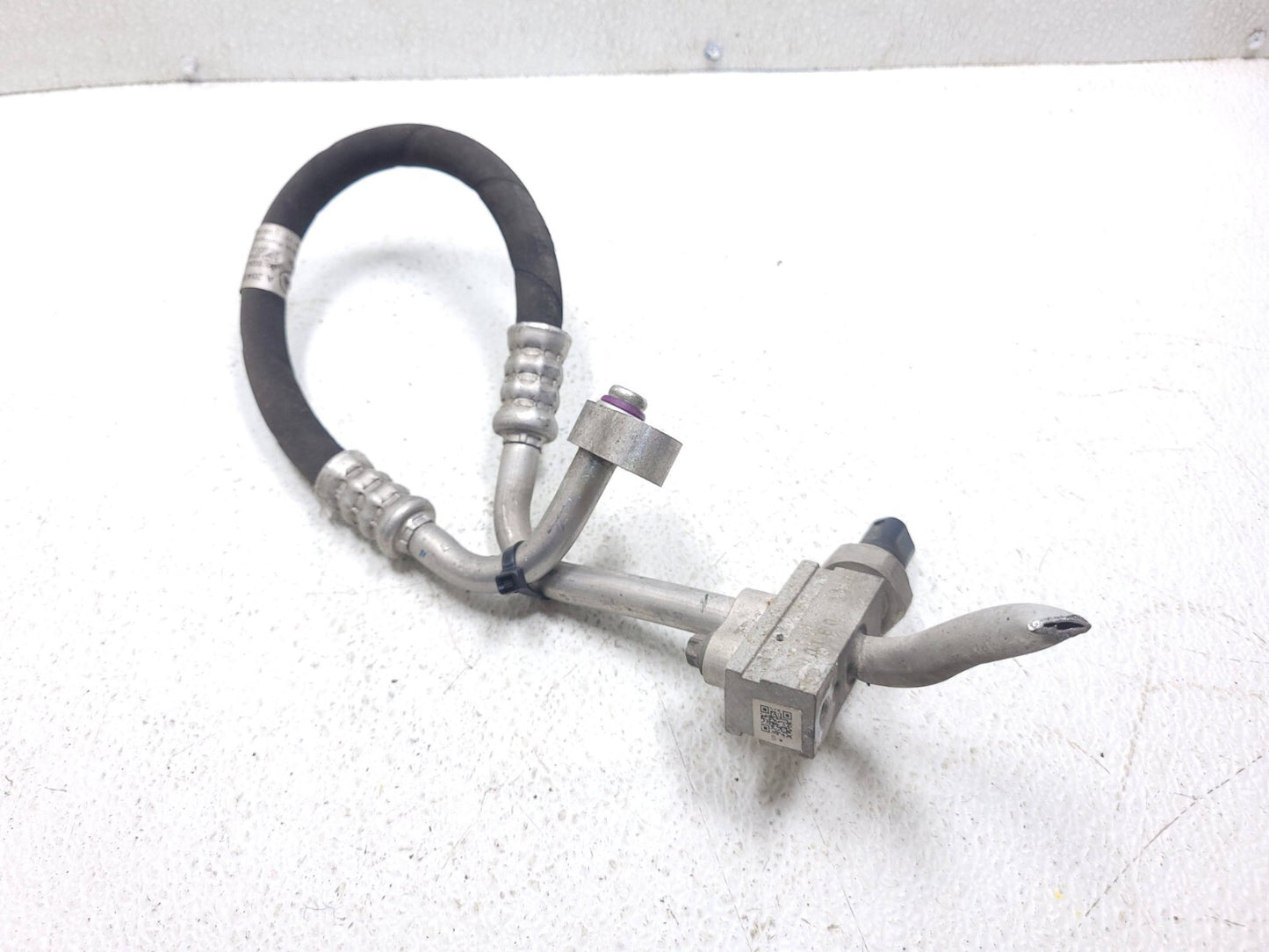 11 - 16 Mercedes E350 W212 A/c Hose Pipe Line A2048305116 OEM