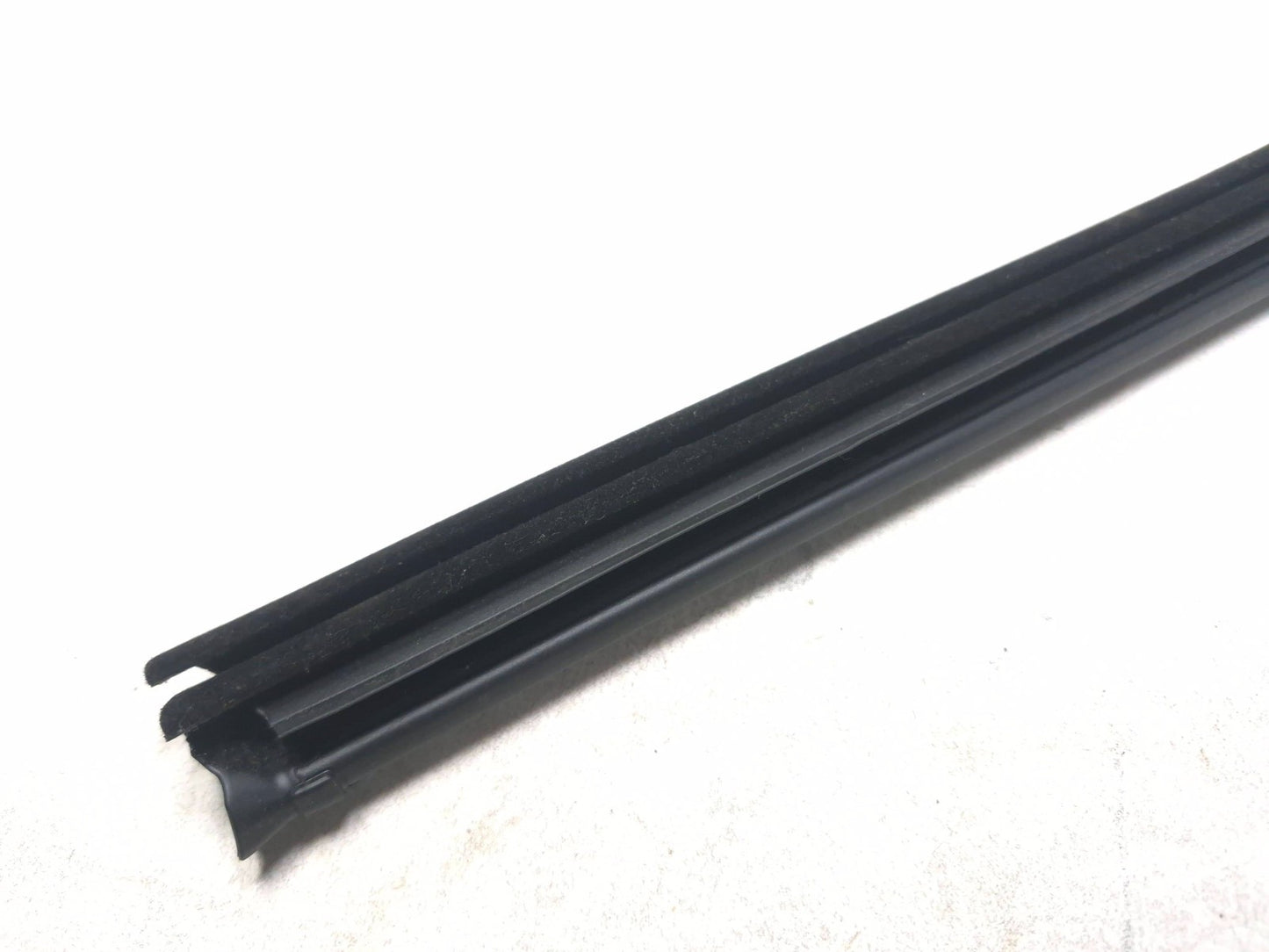 2019 Hyundai Kona Rear Door Weatherstrip Seal Passenger Side Right 2pcs OEM