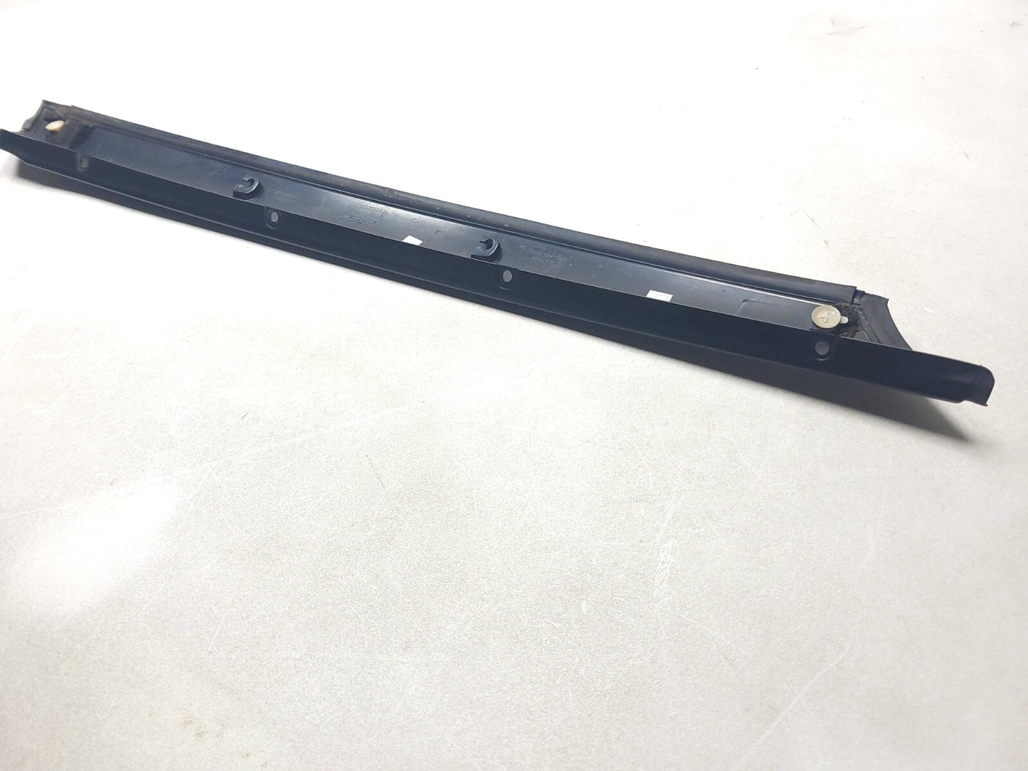 2007 Range Rover A Pillar Exterior Windshield Molding Passenger Side Right OEM