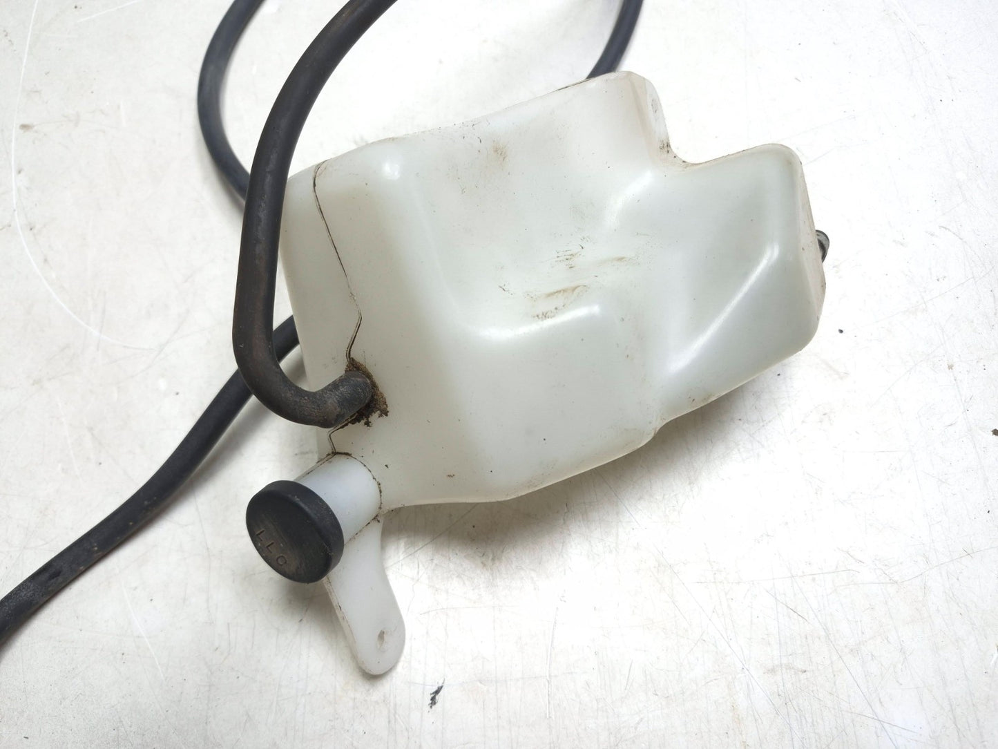 2004 Suzuki Intruder Volusia Vl800 Coolant Reservoir Tank OEM